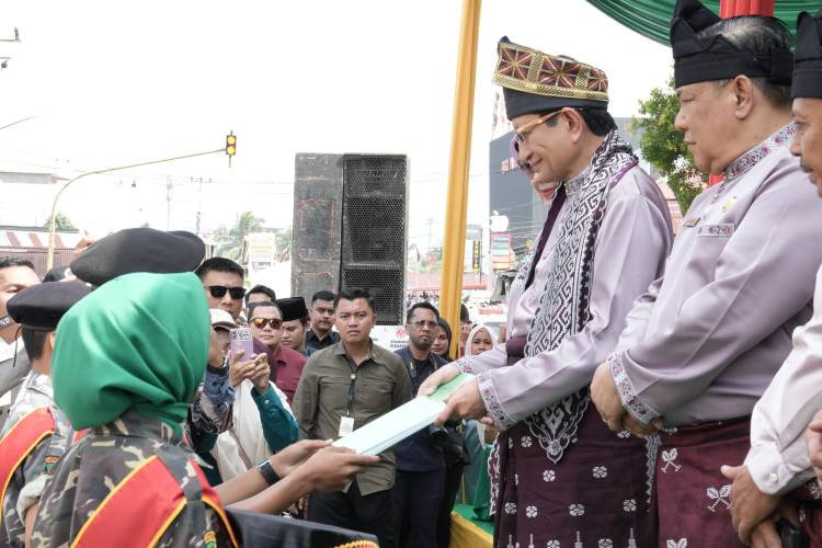 Pawai Taaruf MTQ XLIV Riau, Ribuan Peserta Padati Jalan Utama Kota Teluk Kuantan