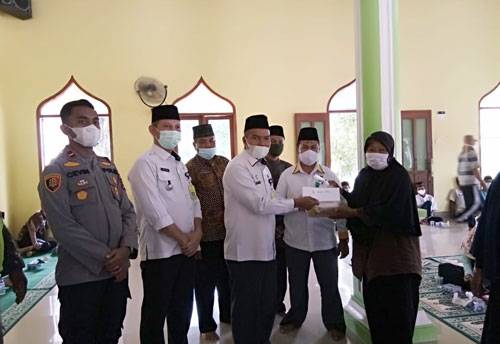 Penyaluran Zakat Tahap III di Sabak Auh, Asisten III Ingatkan Masyarakat Tunaikan Zakat