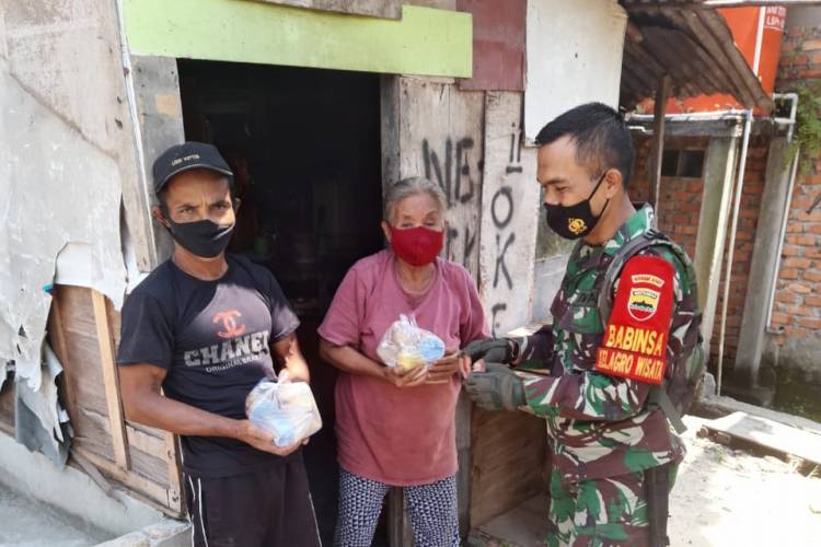 Kirimkan Bantuan Paket Makanan, Warga: Terimakasih Danrem 031/WB Semoga Allah Membalas Dengan Kebaikan