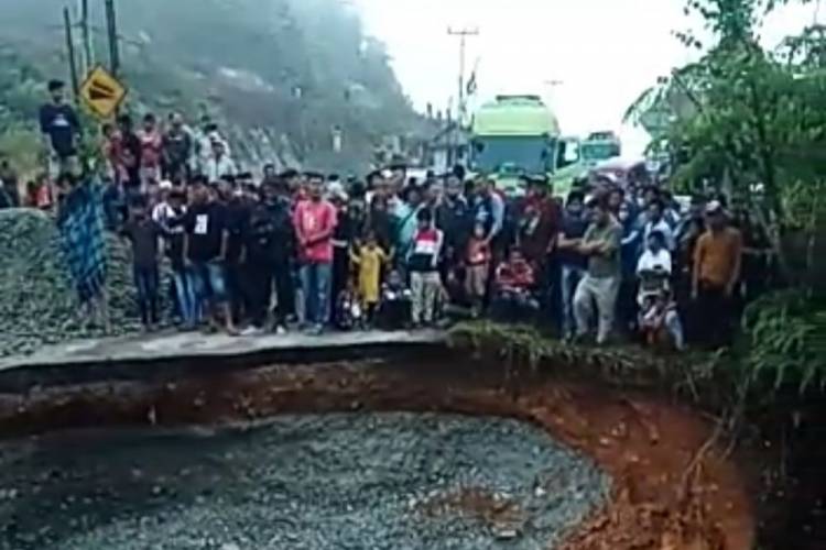 Jalan Lintas Sumbar-Riau Putus, Pasokan dan Harga Sembako di Riau Aman
