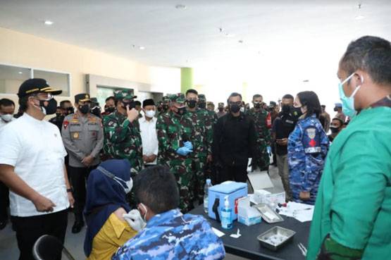 Panglima TNI Targetkan Herd Immunity di Bandung Selesai Akhir Agustus