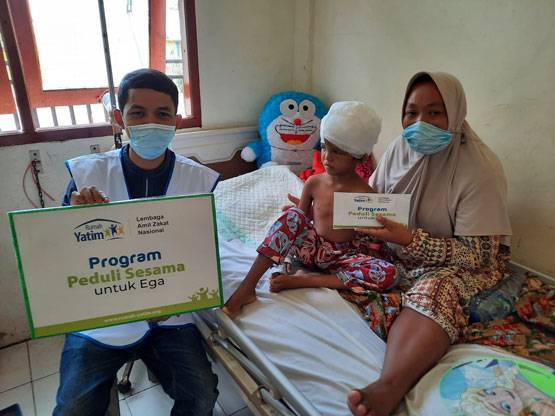 Rumah Yatim Bantu Ega, Bocah Kecelakaan Terlilit Mesin Pompong