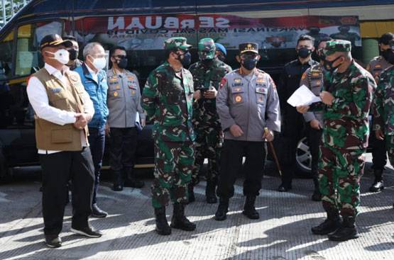 Panglima TNI Tinjau Sentra Vaksinasi dan Penerapan PPKM Darurat di Wilayah Bandung