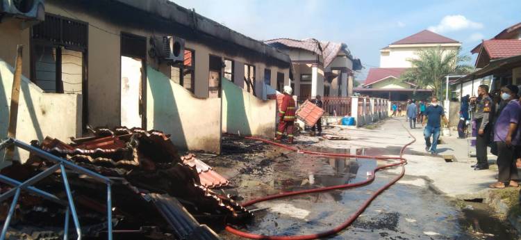 Enam Rumah di Kawasan Tobek Gadang Pekanbaru Terbakar