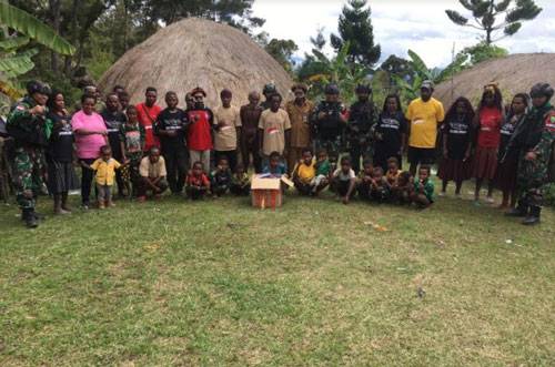 Datsatgas Pamrahwan Laksanakan Integrasi Sosial di Distrik Mapua, Papua