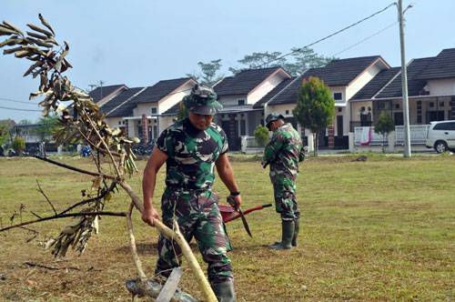 TMMD Reguler ke-114 Kodim 0301/Pekanbaru Segera Dibuka, Satgas dan Warga Bersihkan Lapangan dan Akses Masuk