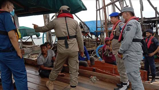 Personel SB Babel Bakamla RI Tertibkan Penambang Timah Ilegal