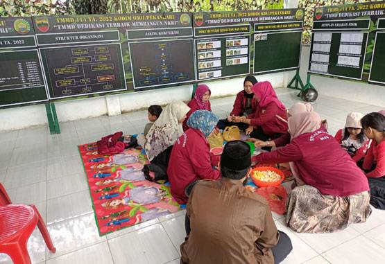 Satgas TMMD 114 Kodim 0301/PBR Bersama Mahasiswa STIT AL-Kifayah Riau Beri Penyuluhan ke Anak-anak TK dan SD