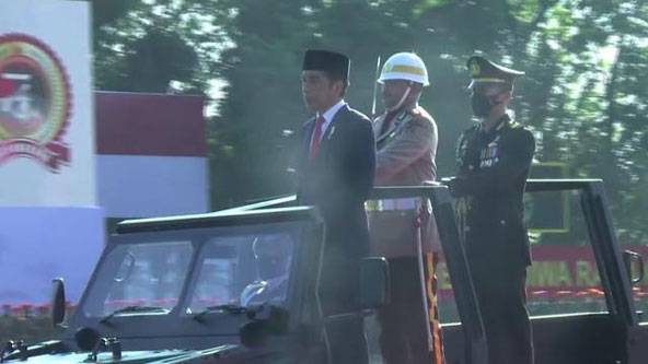 Hari Bhayangkara ke-76, Jokowi Anugerahkan Tanda Kehormatan ke 3 Anggota Polri