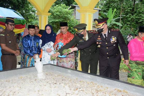 Sempena HUT Bengkalis Ke-510, Wakil Bupati Bagus Santoso Pimpin Ziarah ke Makam Pahlawan