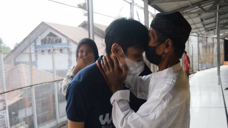 Warga Binaan Rutan Pekanbaru Diijinkan Bertatap Muka, Tangis Haru Setelah 2 Tahun tak Berjumpa Keluarga