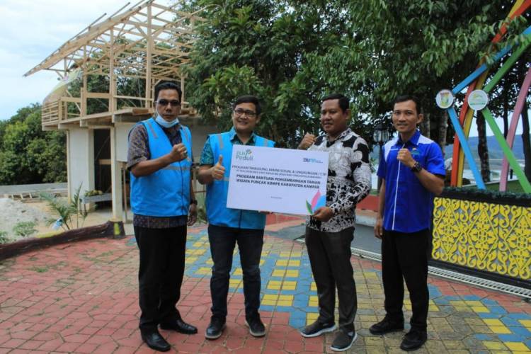 Dukung Desa Wisata Kampar, PLN Berikan Bantuan Rp130 Juta ke Pokdarwis Puncak Kompe