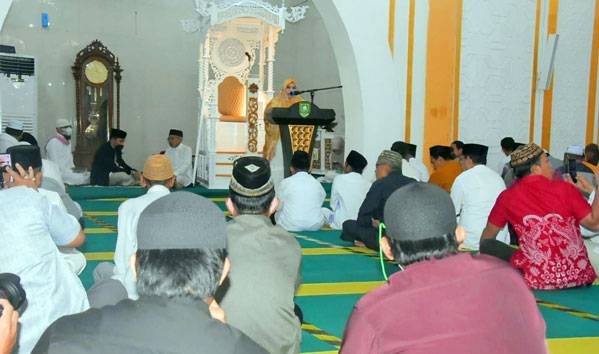 Bupati Kasmarni Shalat Idul Adha di Masjid Besar Arafah