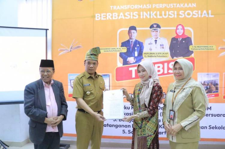 Dispusip Kukuhkan Raja Rilla Mustafa Jadi Bunda Baca Kota Pekanbaru