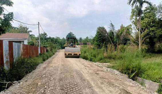 Satgas Pra TMMD Ke-114 Kodim 0301 Pekanbaru Laksanakan Pengerasan Jalan Ros Sepanjang 650 meter