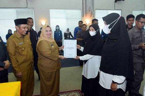 Bupati Kasmarni Serahkan 138 SK PPPK