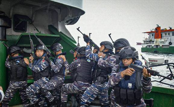 Hadapi Aksi Pelanggaran Kedaulatan dan Hukum di Laut Maluku, Lantamal IX Gelar Latihan VBSS