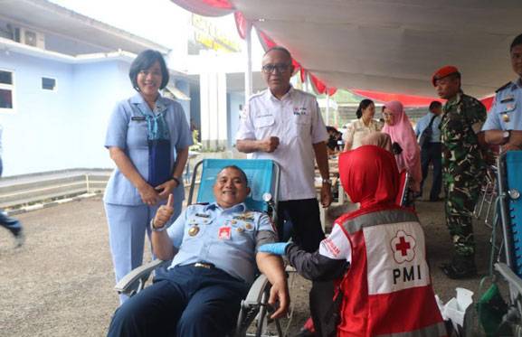 Peringati 76 Tahun Hari Bakti TNI AU, Lanud Suryadarma Kalijati Gelar Bakti Sosial