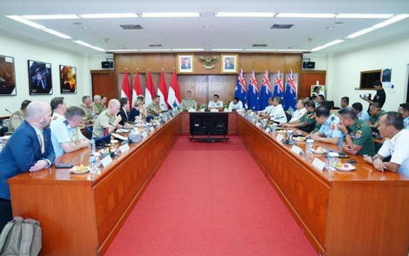 Panglima Australia Terpukau Dengan Kecanggihan Alutsista TNI Produksi Pindad