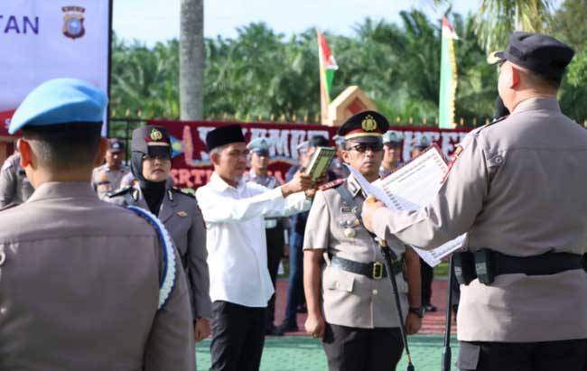 Kapolres Siak Pimpin Upacara Sertijab Kasat Lantas