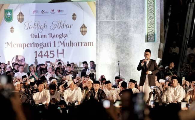 Ustadz Adi Hidayat Ingin Kuliahkan Anak Riau Hingga S3, Syaratnya?