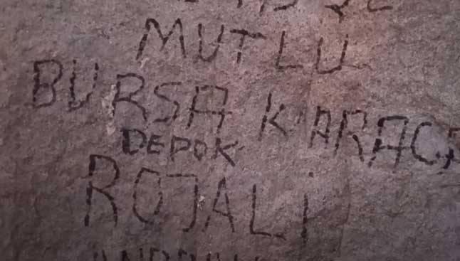 Viral, Vandalisme Khas Indonesia di Gua Hira