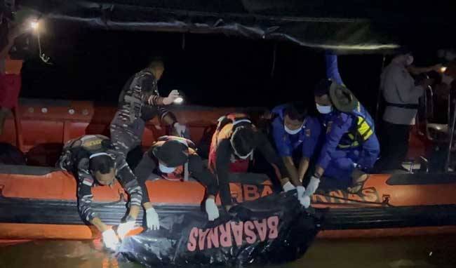 Mayat Mr X di Perairan Kepulauan Meranti Berhasil Dievakuasi