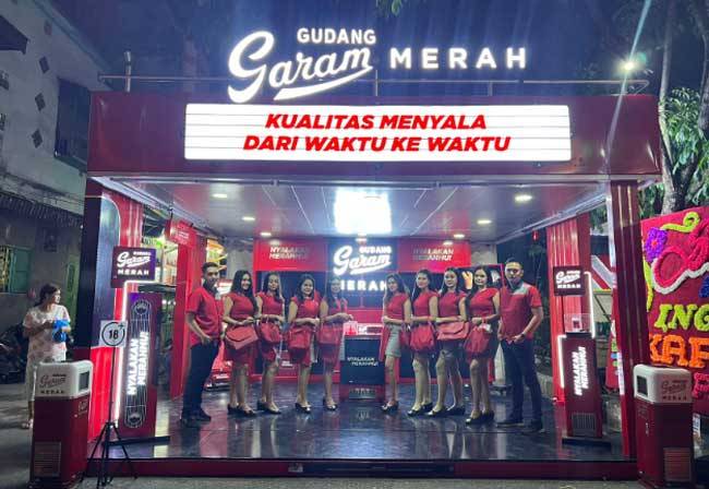 PT Gudang Garam Turut Ramaikan Even Bakar Tongkang