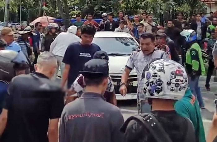 Lawan Arus di HR Subrantas dan Tabrak Pengendara Lain, Pengemudi Ternyata ODGJ
