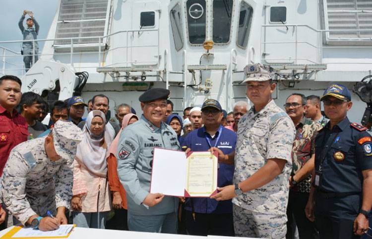 Bakamla RI Jemput 16 Nelayan Indonesia yang Ditangkap Malaysia
