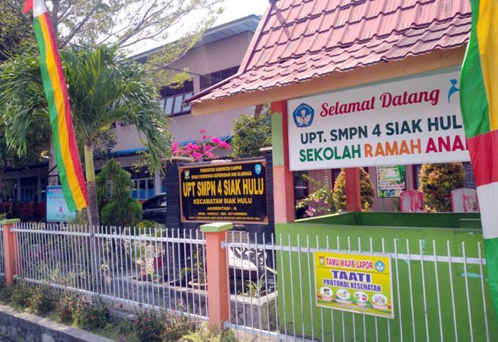 Tahun Ajaran Baru 2024-2025, UPT SMPN 4 Siak Hulu Siap Berbagi