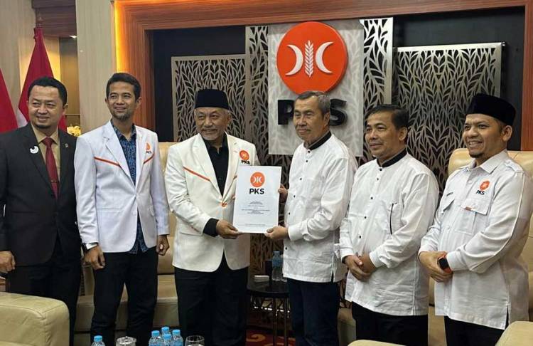 DPP PKS Serahkan Dukungan untuk Pasangan Syamsuar-Mawardi Saleh