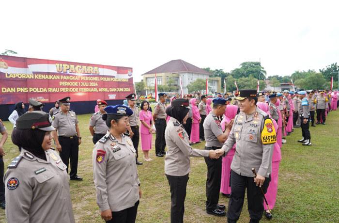 548 Personel Polda Riau Naik Pangkat