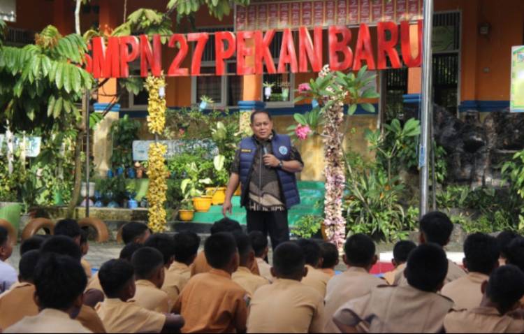Sebanyak 384 Pelajar SMPN 27 Pekanbaru Deklarasi Anti Narkoba Bersama BNN