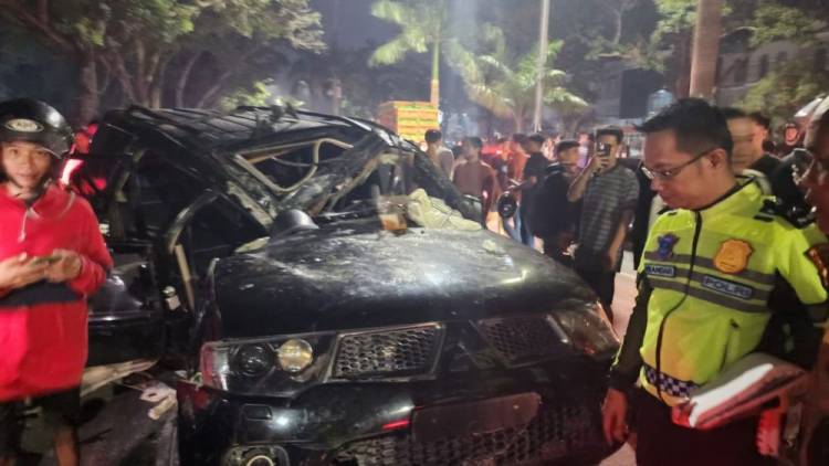 Pajero Sport Alami Lakalantas Tunggal di Jalan Jenderal Sudirman Pekanbaru