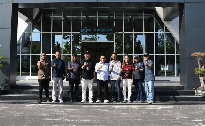 Bupati Rohil Apresiasi Kapal Buatan Polbeng, Dorong Kerja Sama untuk Dukung Armada Pesisir