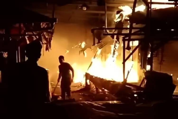 16 Kios di Pasar Ulul Albab Jalan Pasir Putih Terbakar