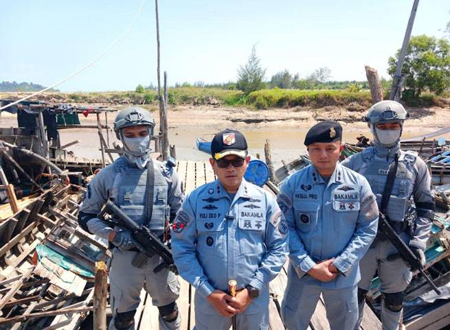 Bakamla RI Tertibkan 35 Ponton Tambang Pasir Timah Ilegal di Perairan Bangka Barat