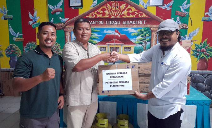 Bersama Bupati Inhu, PT TPP Salurkan Bantuan  Korban Kebakaran