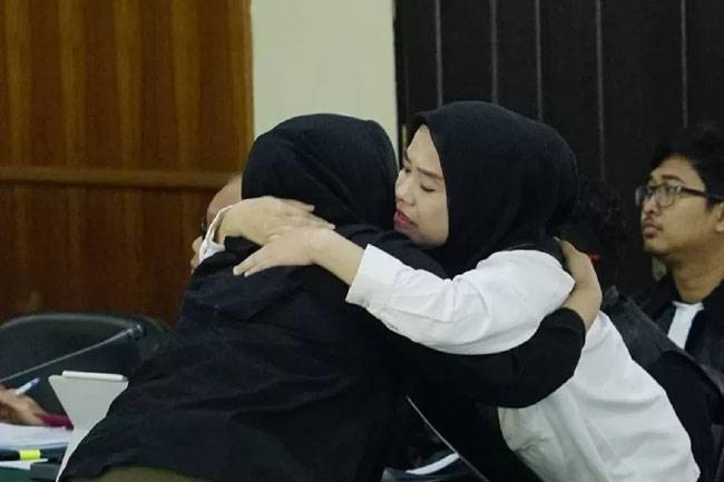Kuliah Naik BMW, Begini Gaya Hedon Anak Terdakwa Korupsi di Pekanbaru yang Rajin Tawarkan Tas Mewah ke Ibu