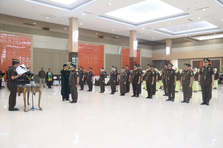 Kajati Riau Lantik Sejumlah Asisten, Kajari dan Koordinator