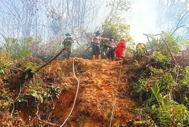 Sudah 3 Hari Karhutla di Rohul Belum Terkendali, Petugas Gabungan Temukan Embung Penyimpanan Air