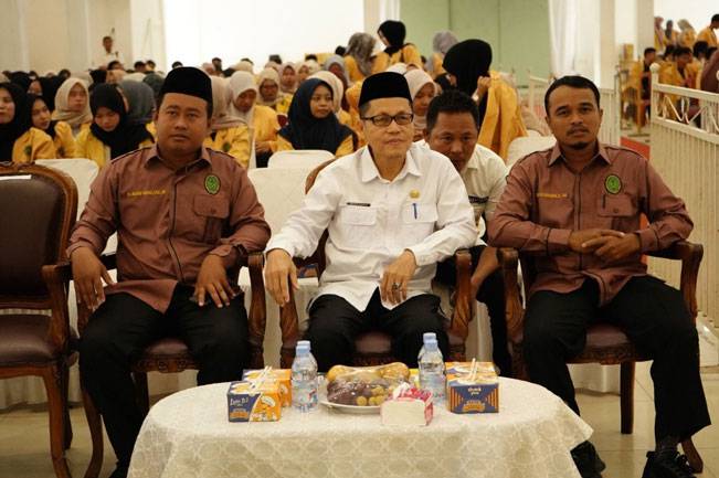 Dukung Pengabdian Mahasiswa, Asisten III Setda Inhil H. Fajar Husen Hadiri Pelepasan KKN UNISI