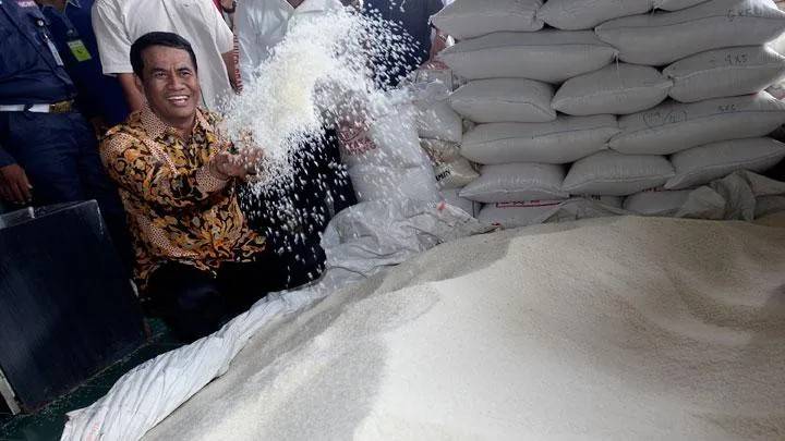 Kementan Temukan Beras Oplosan, Kerugian Rp99 T