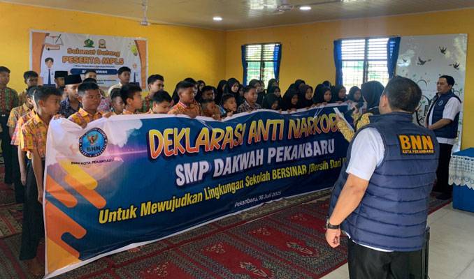 Ratusan Pelajar di Pekanbaru Deklarasi Anti Narkoba Bersama BNN, Kombes Wawan: Raih Cita-cita Jauhi Narkoba