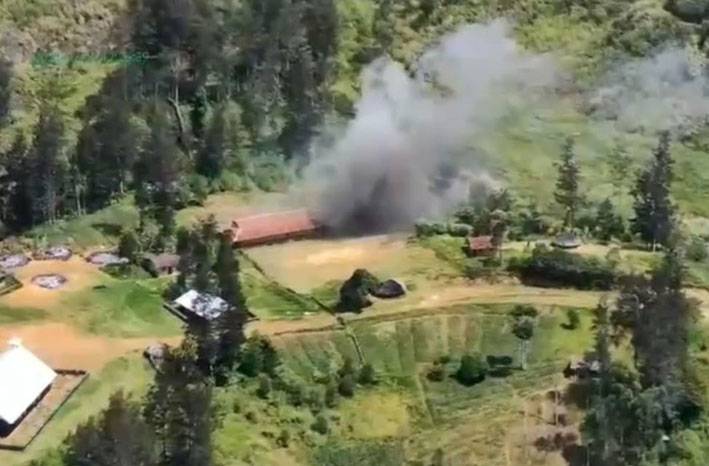 Dianggap Pos Militer, KKB Papua Bakar Rumah Bupati Puncak