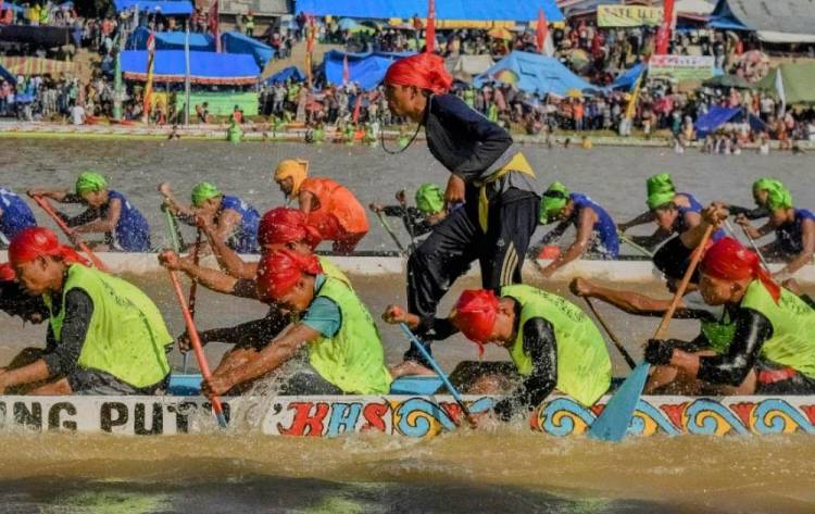 Sang Kuda Hitam Lompatan Keramat Panjang Juara Pacu Jalur Rayon 4 Tepian Datuak Bandaro Lelo Budi