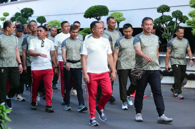 Panglima TNI dan Kasad Perkuat Soliditas Melalui Olahraga Bersama Prajurit