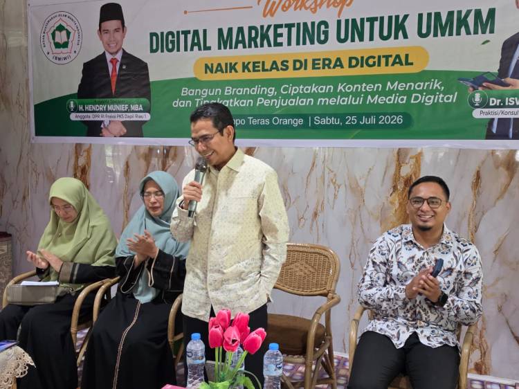 Dorong Penguatan Mindset Bisnis, Anggota Komisi VII DPR Gelar Pelatihan Digital Marketing Bagi BMIWI Riau