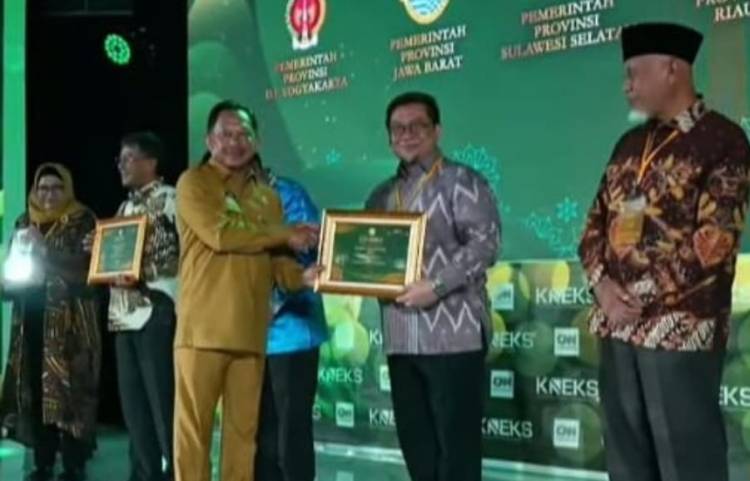 Sekdaprov Riau Terima Enam Kategori Anugerah Adinata Syariah 2026